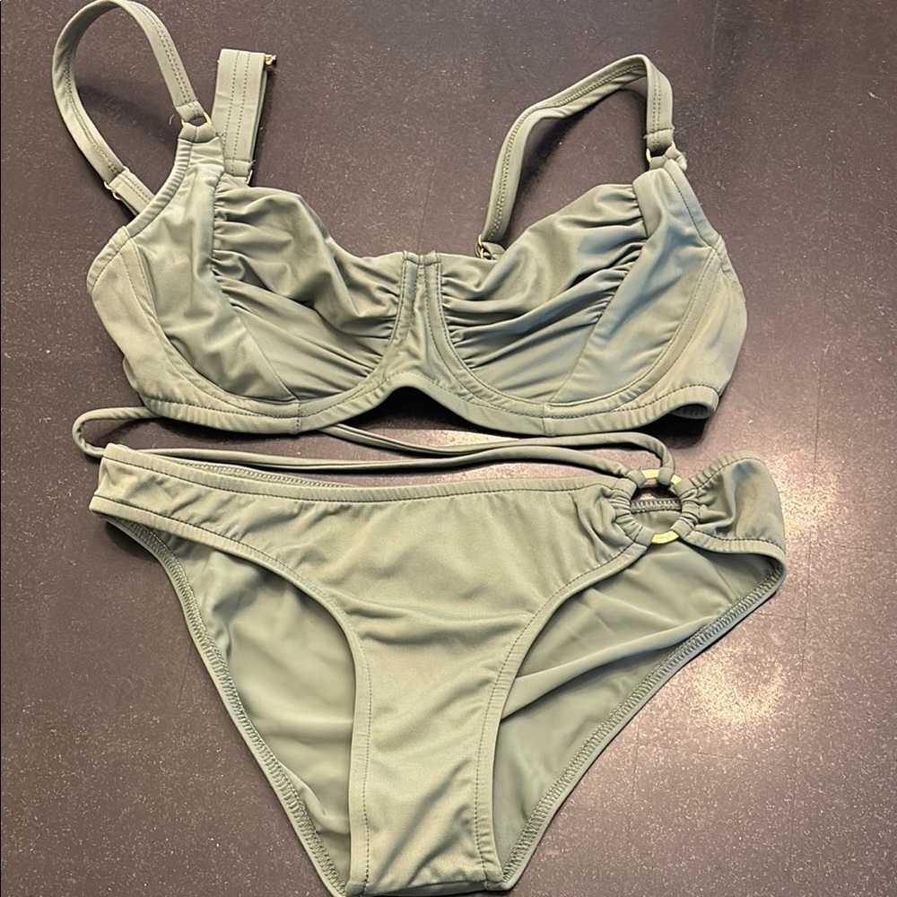 VENUS DD Underwire Bikini Set